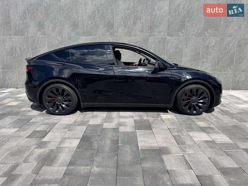 Внедорожник / Кроссовер Tesla Model Y 2023 в Киеве