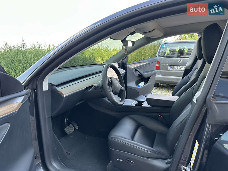 Внедорожник / Кроссовер Tesla Model Y 2024 в Ровно