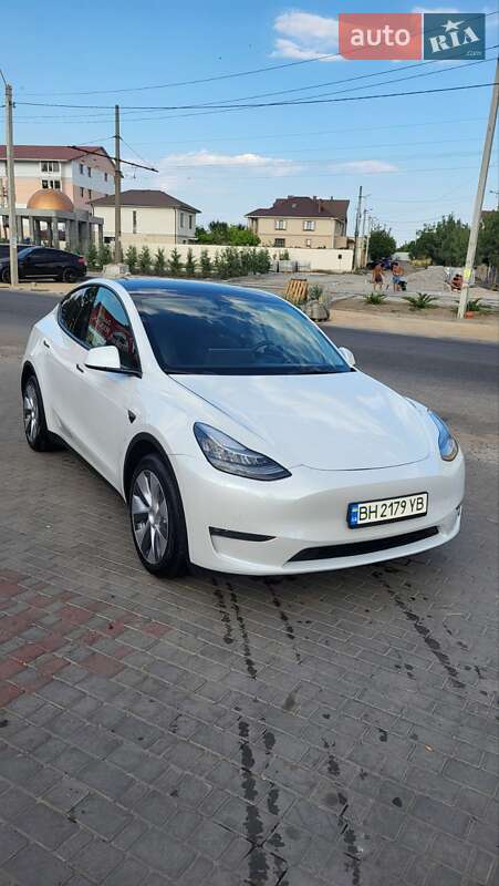 Внедорожник / Кроссовер Tesla Model Y 2021 в 