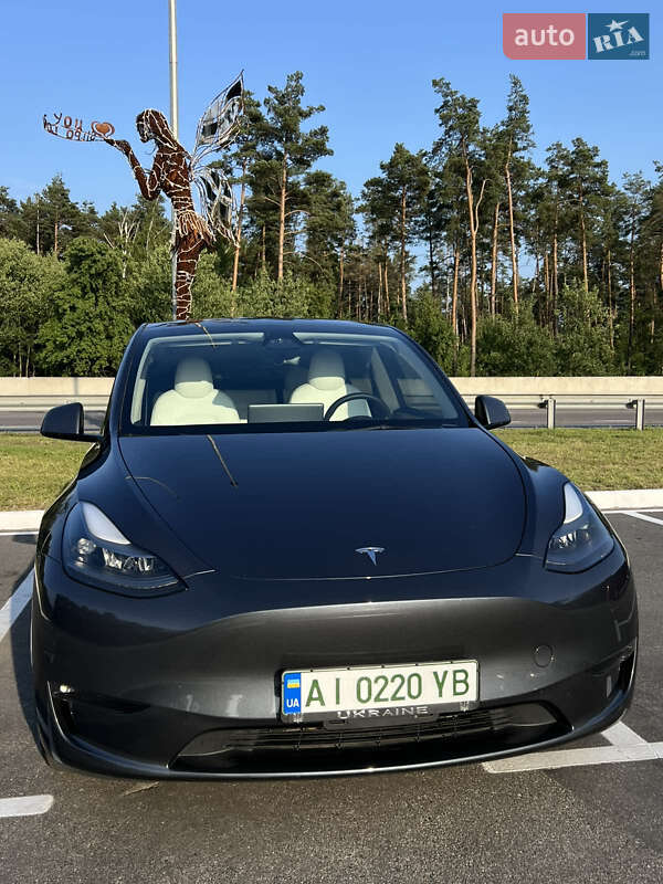 Tesla Model Y 2023