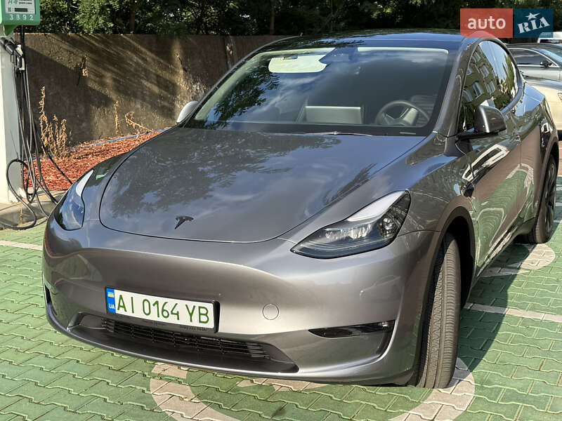 Tesla Model Y 2024