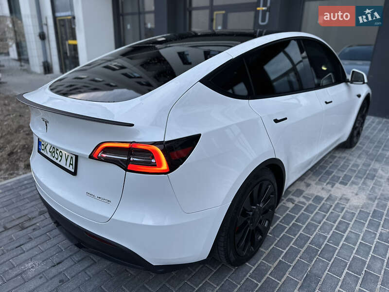 Внедорожник / Кроссовер Tesla Model Y 2023 в Ровно