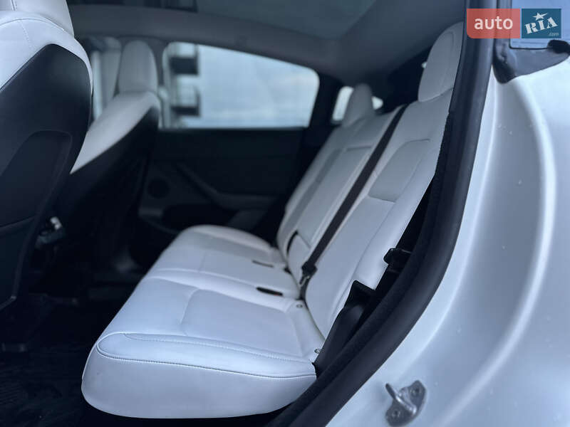 Внедорожник / Кроссовер Tesla Model Y 2023 в Ровно
