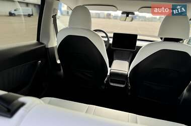 Внедорожник / Кроссовер Tesla Model Y 2024 в 