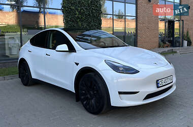 Позашляховик / Кросовер Tesla Model Y 2024 в Чернівцях