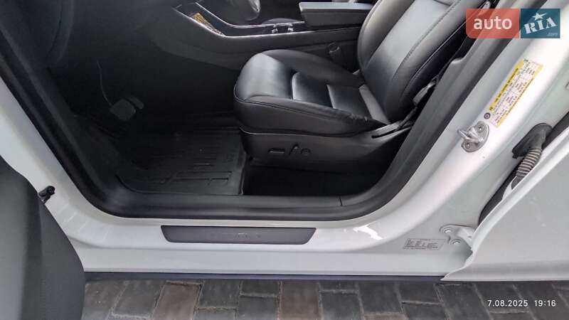 Внедорожник / Кроссовер Tesla Model Y 2020 в Ивано-Франковске