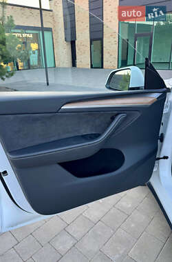 Внедорожник / Кроссовер Tesla Model Y 2024 в 