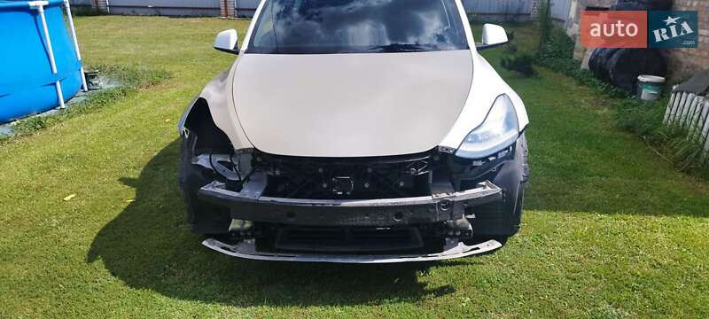 Внедорожник / Кроссовер Tesla Model Y 2021 в Киеве