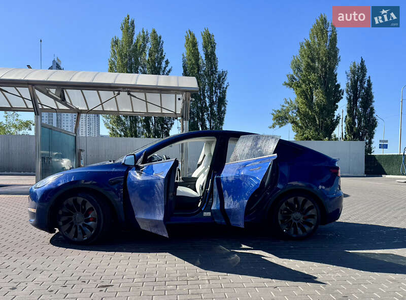 Внедорожник / Кроссовер Tesla Model Y 2022 в Киеве