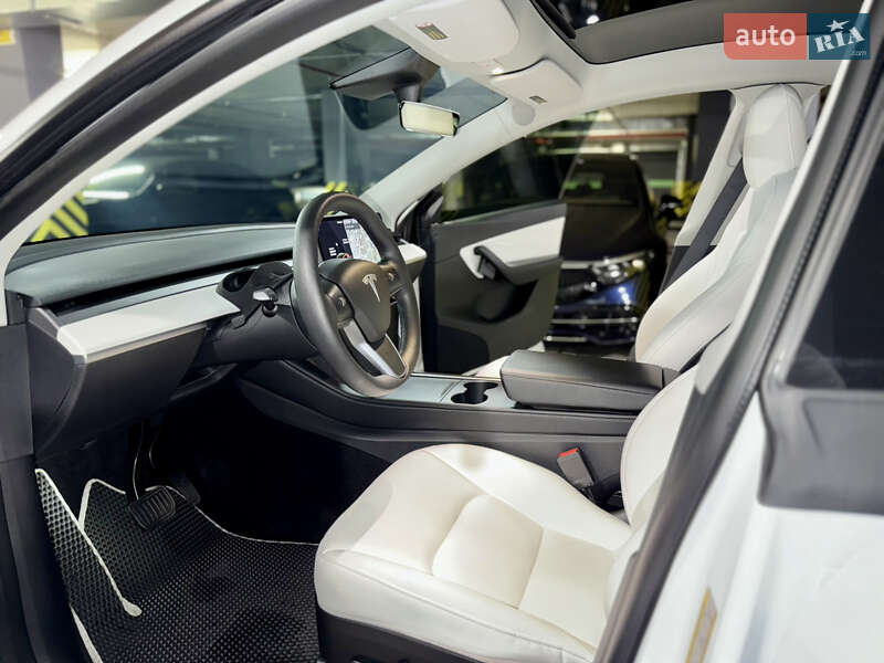 Внедорожник / Кроссовер Tesla Model Y 2021 в Киеве