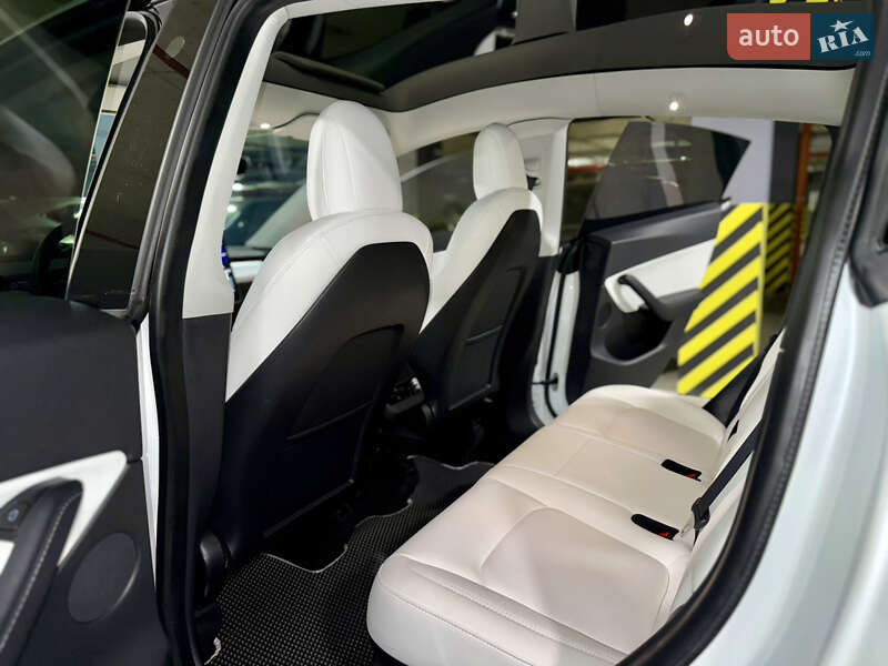 Внедорожник / Кроссовер Tesla Model Y 2021 в Киеве
