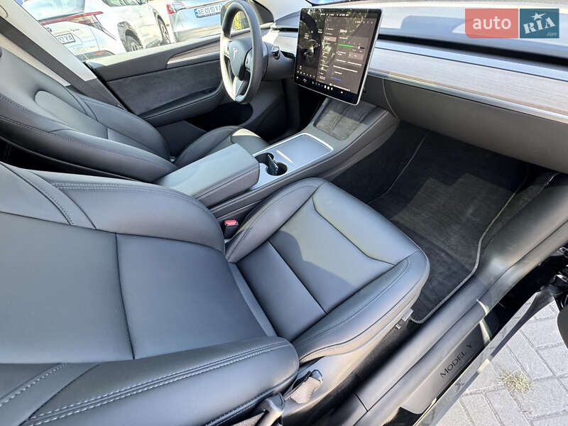 Позашляховик / Кросовер Tesla Model Y 2024 в Дніпрі