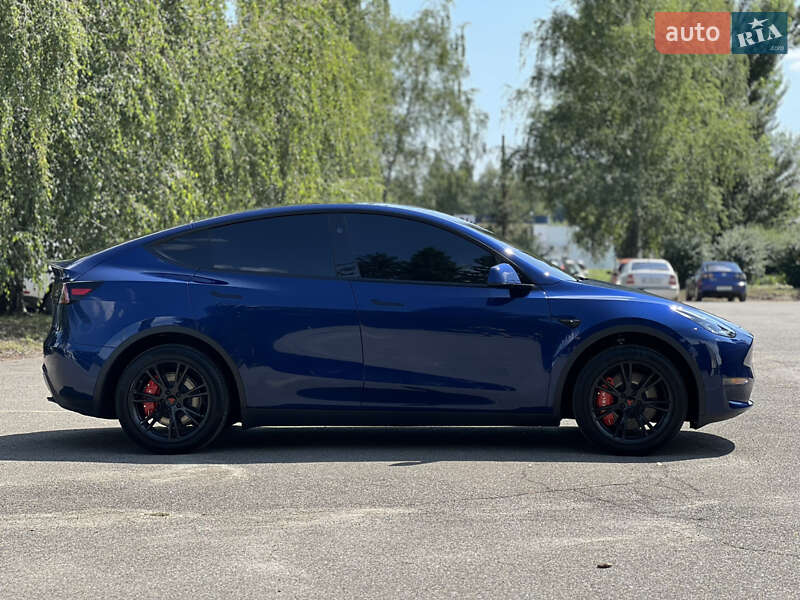 Позашляховик / Кросовер Tesla Model Y 2024 в Києві