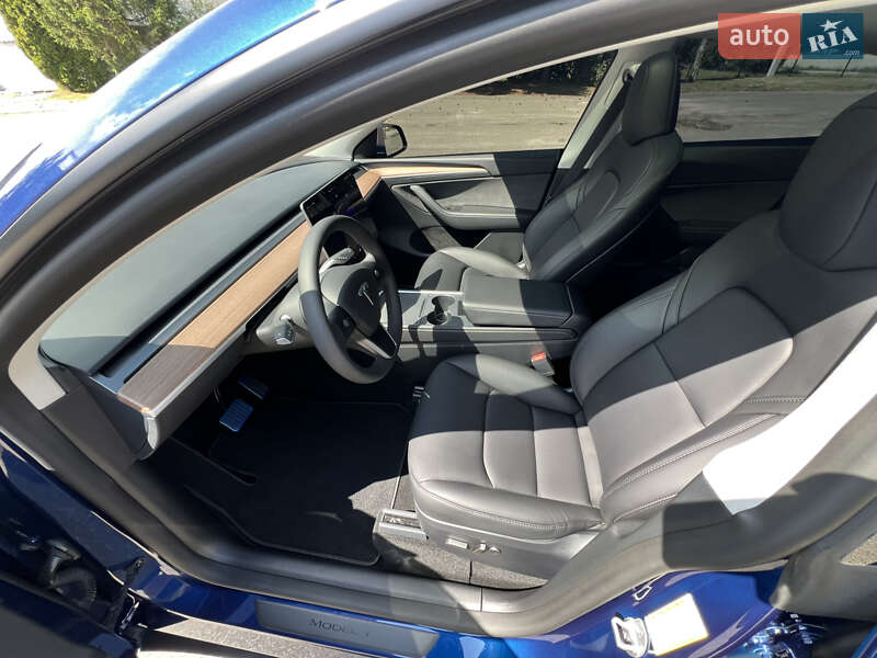 Позашляховик / Кросовер Tesla Model Y 2024 в Києві