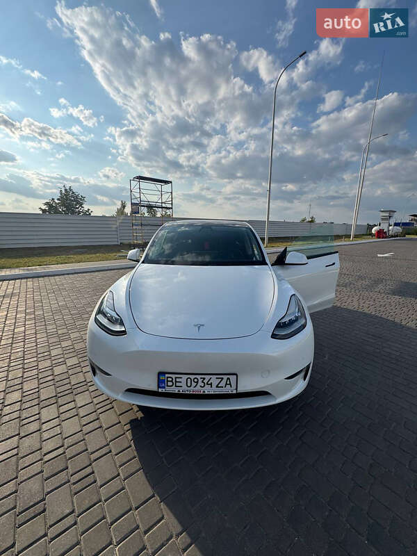 Tesla Model Y 2021