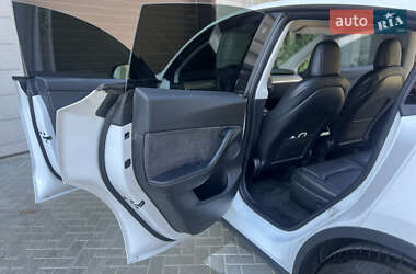 Внедорожник / Кроссовер Tesla Model Y 2021 в 