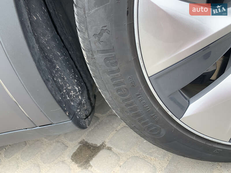 Внедорожник / Кроссовер Tesla Model Y 2020 в Львове