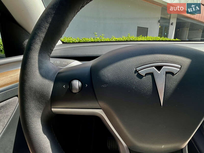 Внедорожник / Кроссовер Tesla Model Y 2023 в Киеве