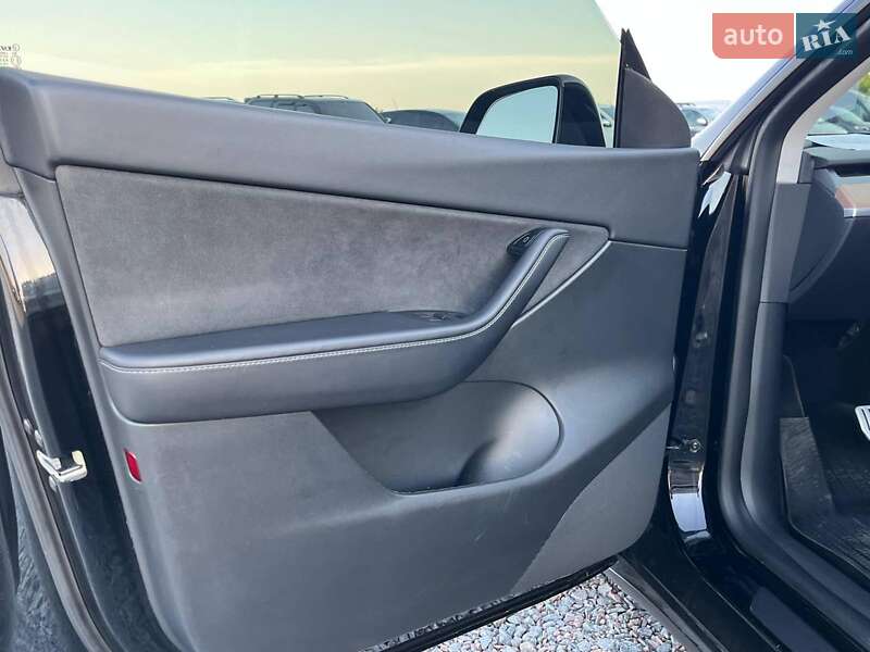 Внедорожник / Кроссовер Tesla Model Y 2022 в Львове