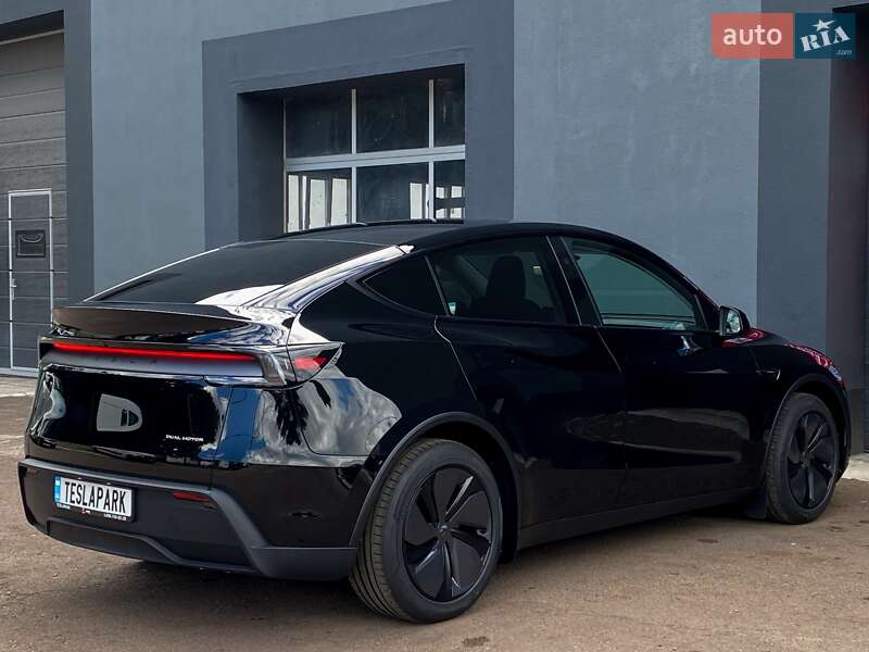 Внедорожник / Кроссовер Tesla Model Y 2025 в Киеве