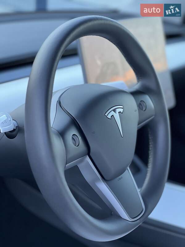 Внедорожник / Кроссовер Tesla Model Y 2022 в Киеве