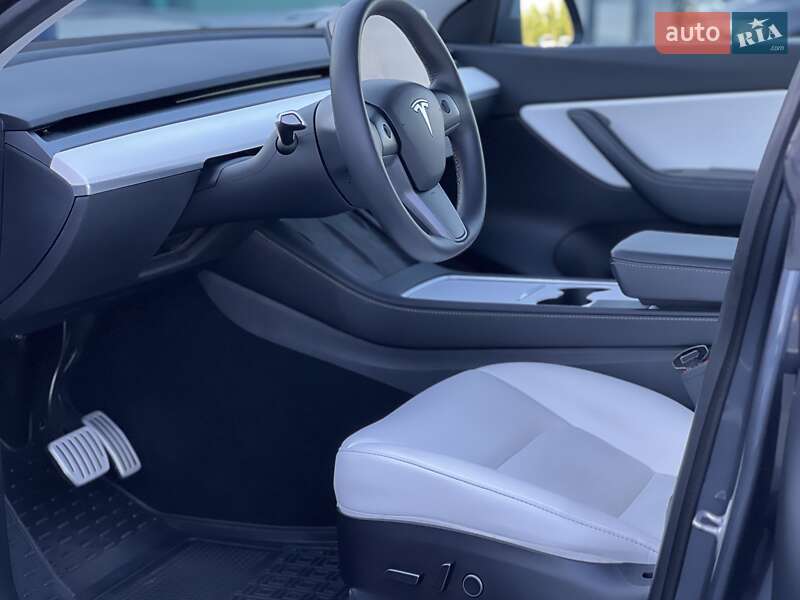 Внедорожник / Кроссовер Tesla Model Y 2022 в Киеве