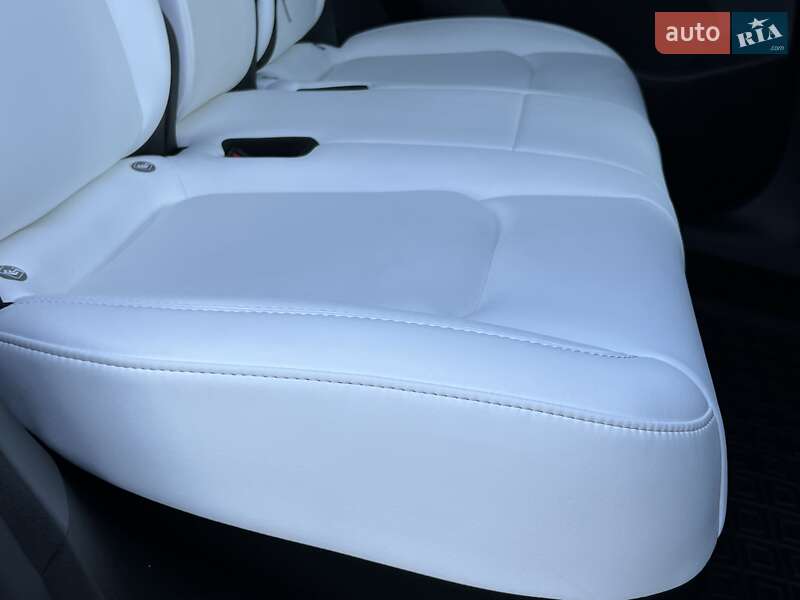 Внедорожник / Кроссовер Tesla Model Y 2022 в Киеве