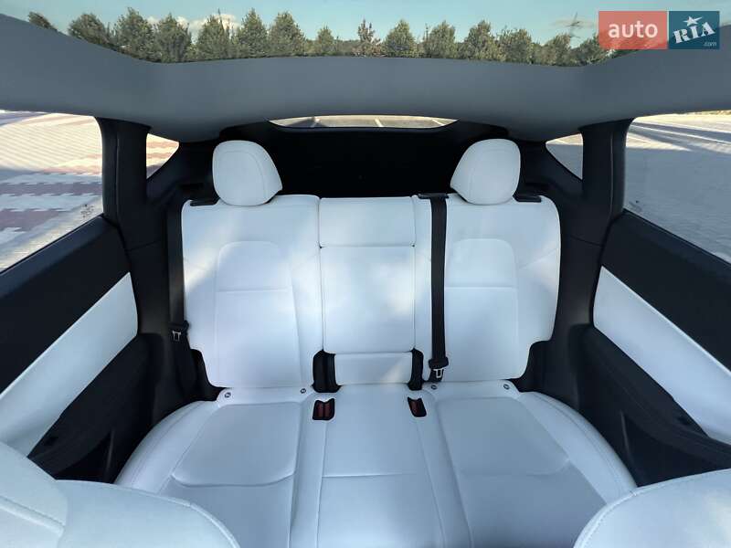 Внедорожник / Кроссовер Tesla Model Y 2022 в Киеве