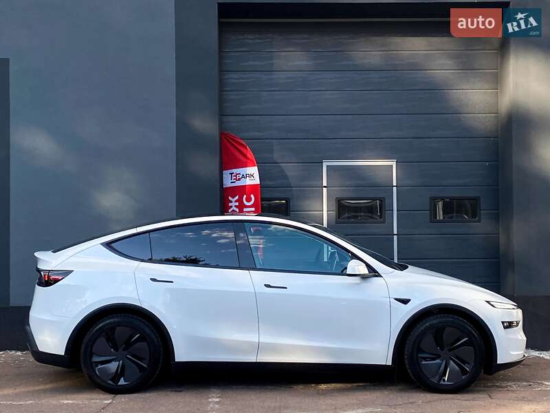 Внедорожник / Кроссовер Tesla Model Y 2025 в Киеве