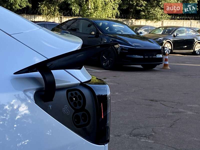 Внедорожник / Кроссовер Tesla Model Y 2025 в Киеве