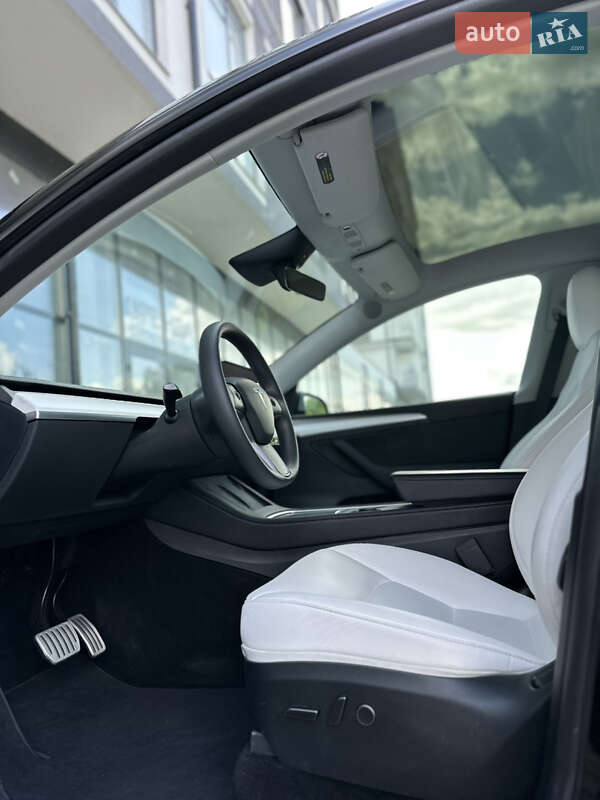 Внедорожник / Кроссовер Tesla Model Y 2023 в Ровно