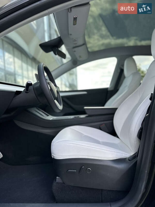 Внедорожник / Кроссовер Tesla Model Y 2023 в Ровно