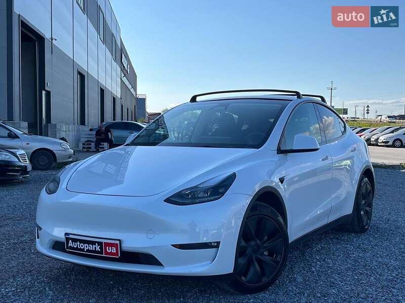 Tesla Model Y 2024