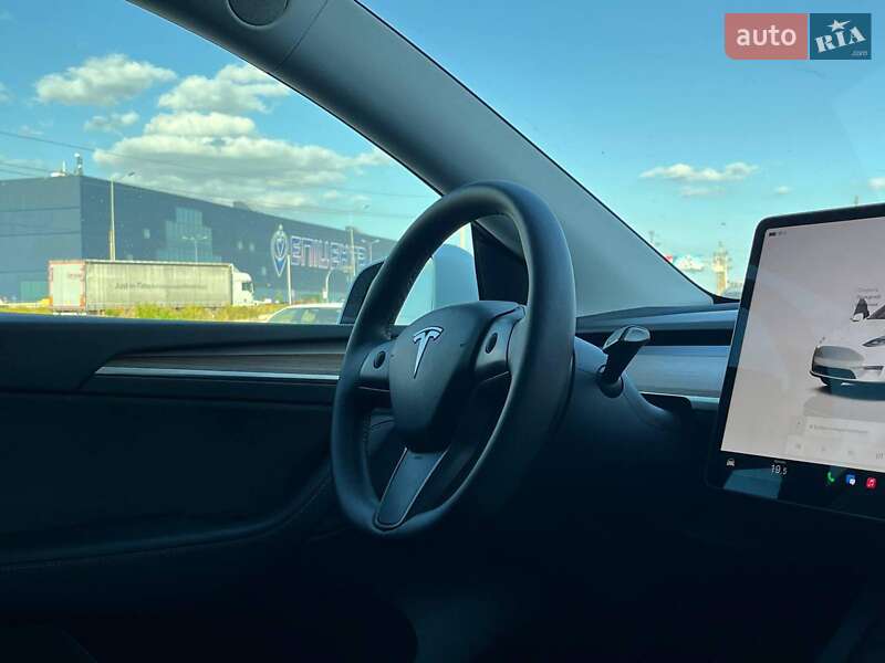Внедорожник / Кроссовер Tesla Model Y 2024 в Львове