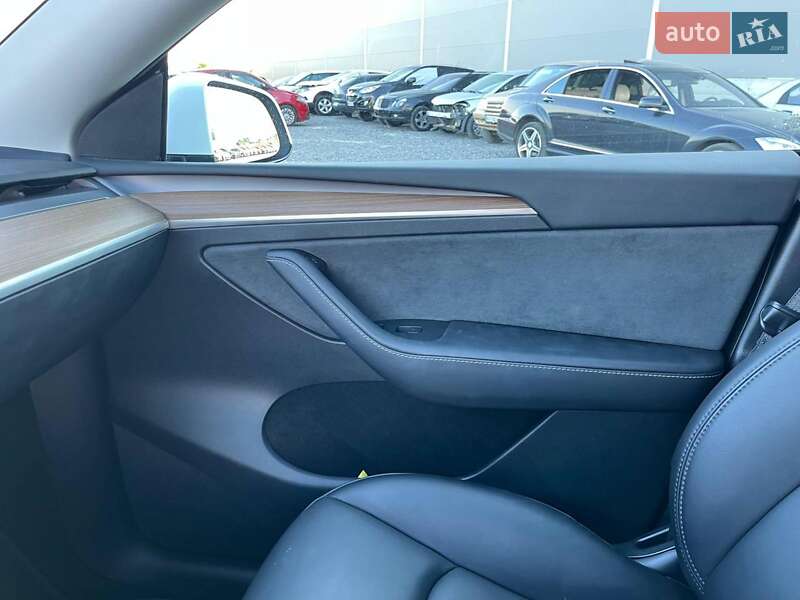 Внедорожник / Кроссовер Tesla Model Y 2024 в Львове