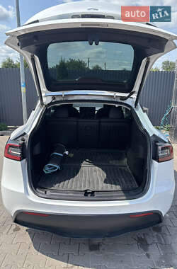 Внедорожник / Кроссовер Tesla Model Y 2021 в 
