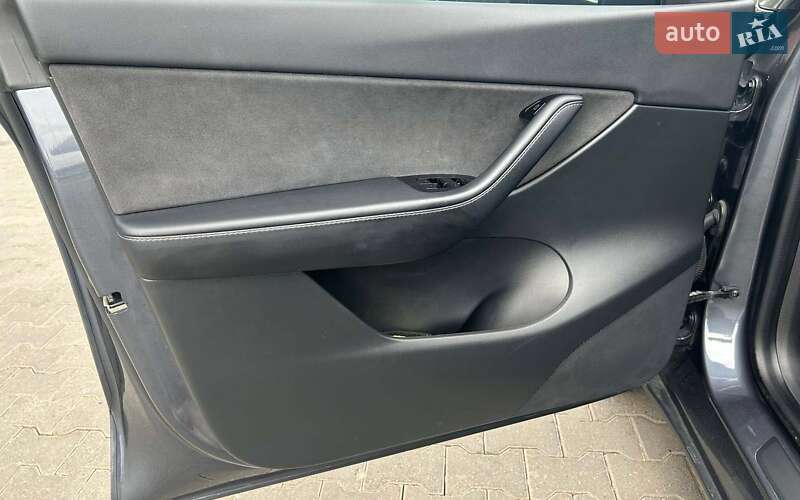 Внедорожник / Кроссовер Tesla Model Y 2020 в Черновцах