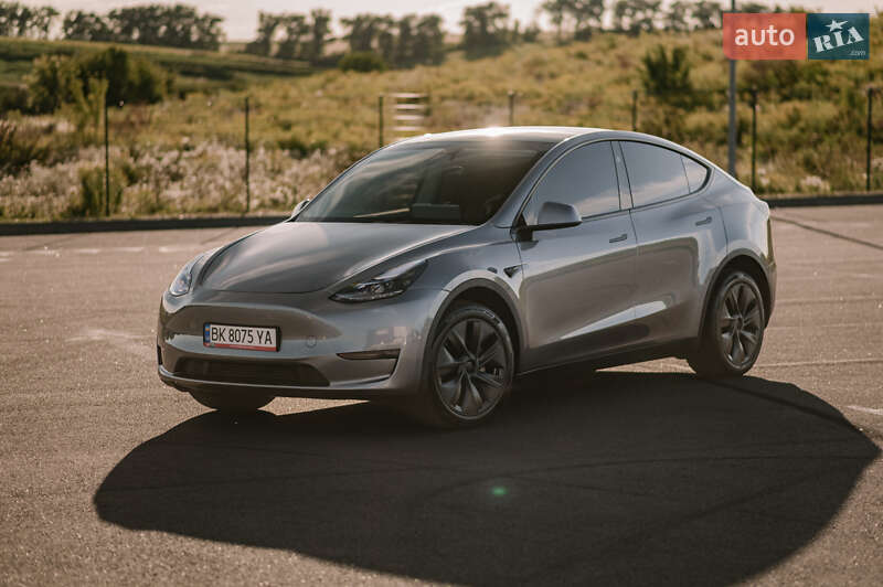 Позашляховик / Кросовер Tesla Model Y 2024 в Рівному