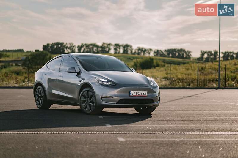 Позашляховик / Кросовер Tesla Model Y 2024 в Рівному