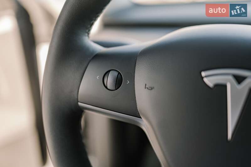 Позашляховик / Кросовер Tesla Model Y 2024 в Рівному