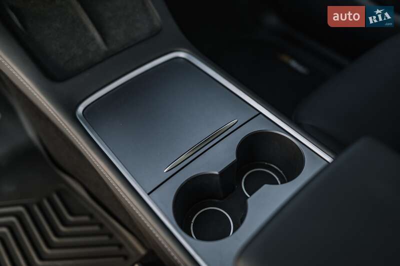 Позашляховик / Кросовер Tesla Model Y 2024 в Рівному фото 53 Позашляховик / Кросовер Tesla Model Y 2024 в Рівному