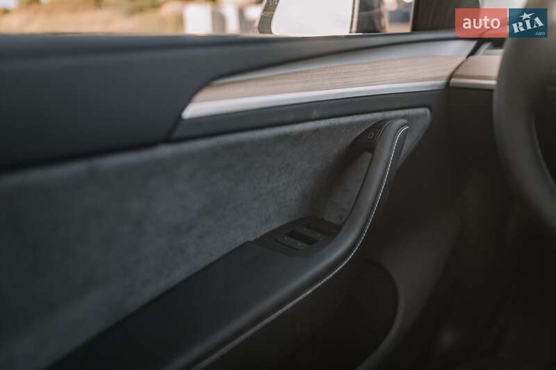 Позашляховик / Кросовер Tesla Model Y 2024 в Рівному фото 79 Позашляховик / Кросовер Tesla Model Y 2024 в Рівному