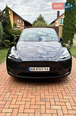 Позашляховик / Кросовер Tesla Model Y 2024 в 