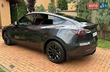 Позашляховик / Кросовер Tesla Model Y 2024 в 