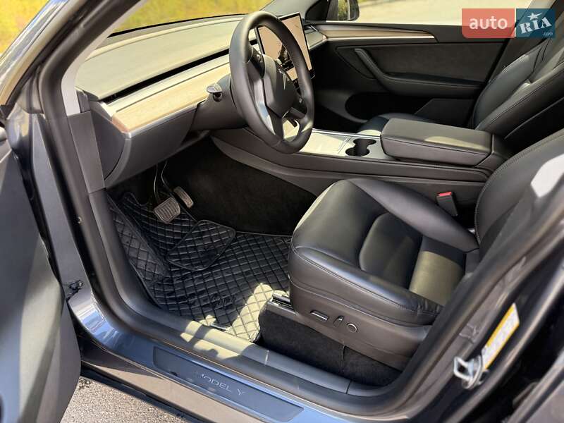 Позашляховик / Кросовер Tesla Model Y 2023 в Києві фото 18 Позашляховик / Кросовер Tesla Model Y 2023 в Києві