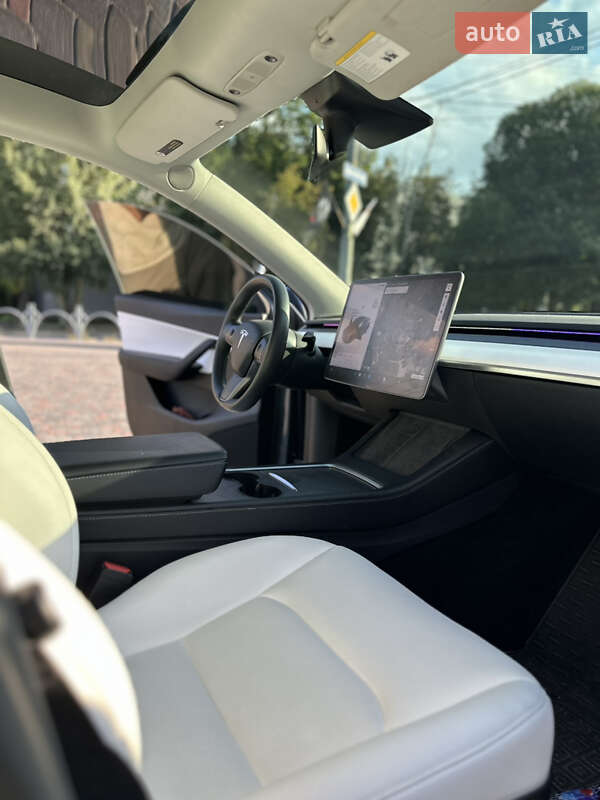 Позашляховик / Кросовер Tesla Model Y 2021 в Дніпрі