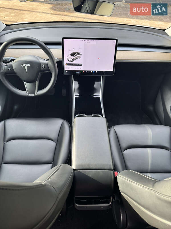 Внедорожник / Кроссовер Tesla Model Y 2021 в Киеве