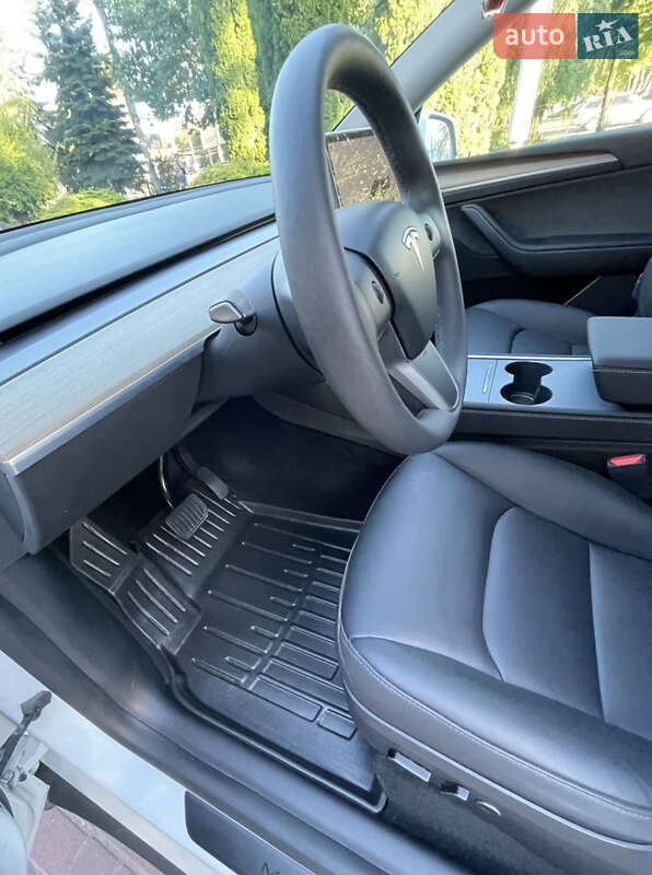 Позашляховик / Кросовер Tesla Model Y 2023 в Тернополі