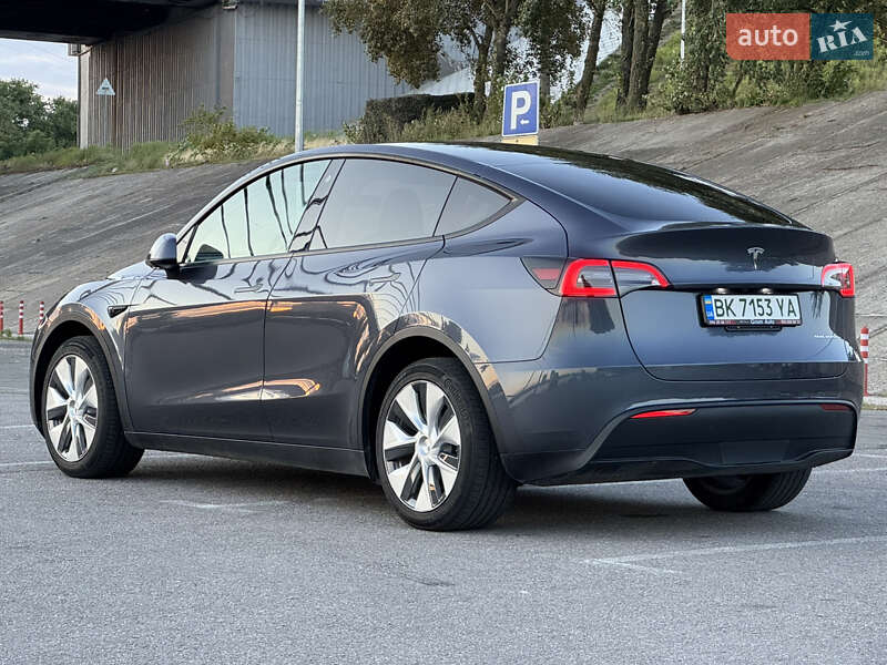 Внедорожник / Кроссовер Tesla Model Y 2023 в Киеве