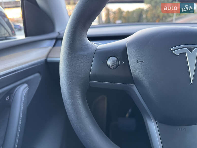 Внедорожник / Кроссовер Tesla Model Y 2023 в Киеве